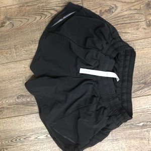 Lululemon hotty hot shorts size 6- tall ( 4 inch)
